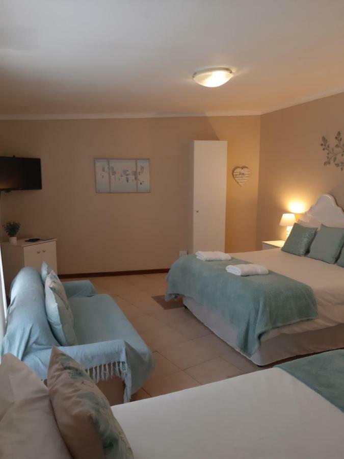 On Yonder Hill Apartment *